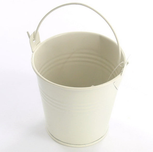 Bucket-whiote_R7GSPRS799VY.jpg