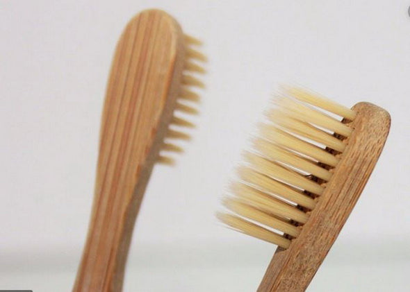 bamboo-toothbrush-natural3JPG_S6OCAGHA3F4U.JPG
